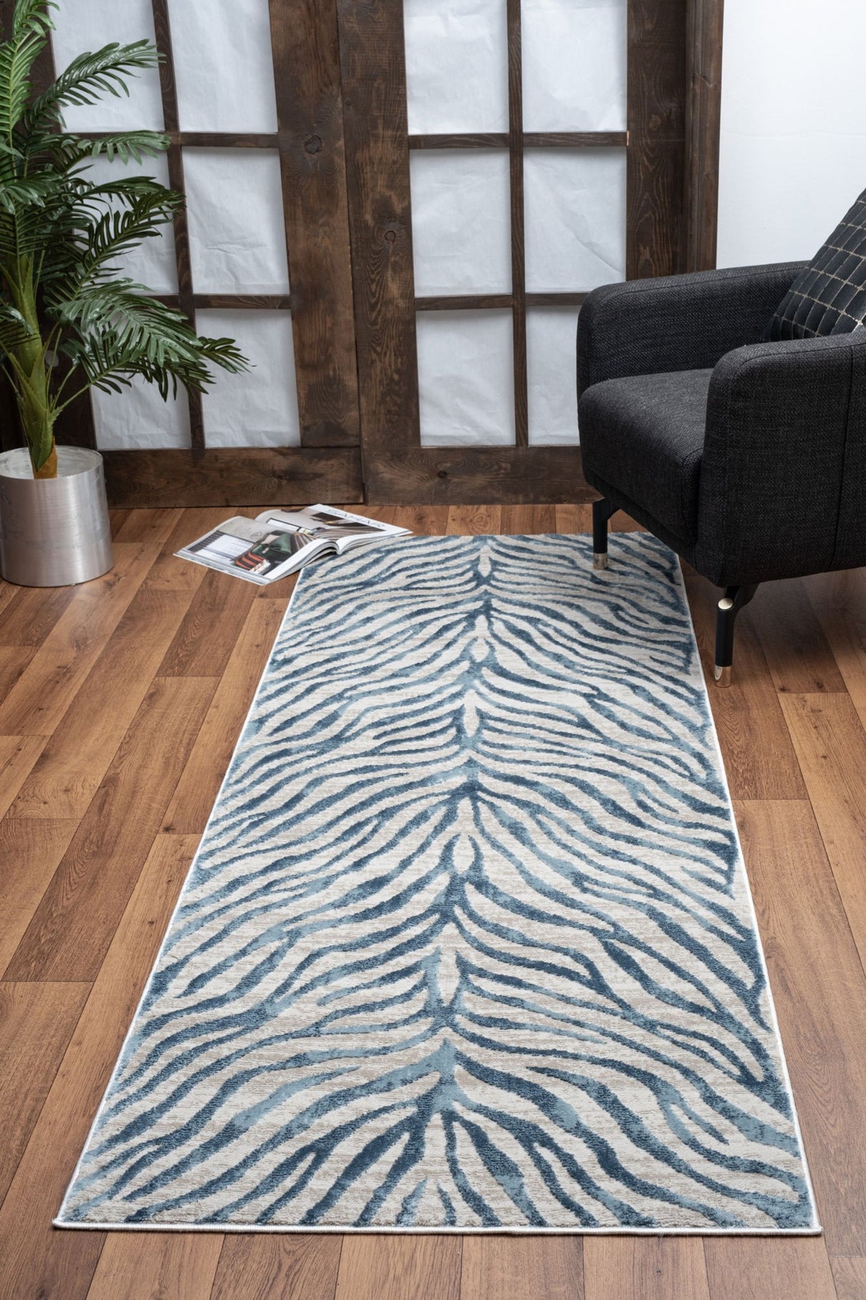 Elegance - 5'3" X 7'3" Polyester Area Rug - Blue