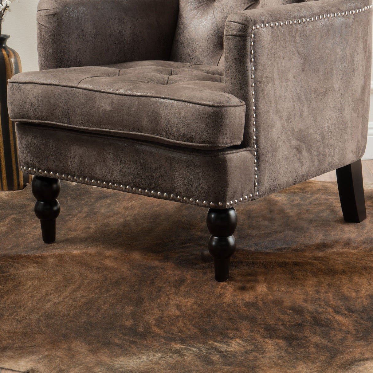 Vitality - Club Chair With Button Tufted Diamond Stitching And Turned Legs