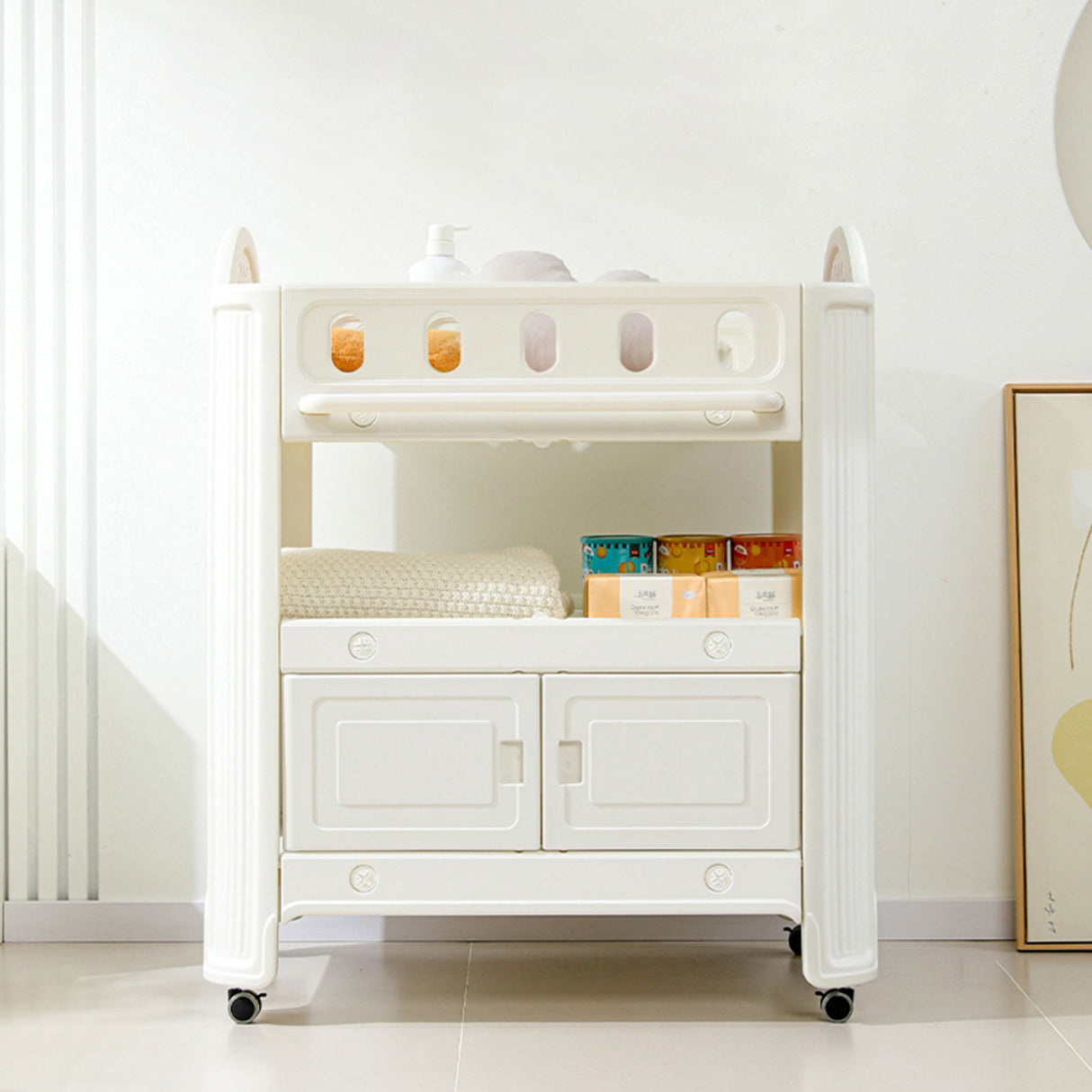 Eco Friendly Hdpe Baby Diaper Changing Table With Removable Safety Belt And Easy Clean Surface - White