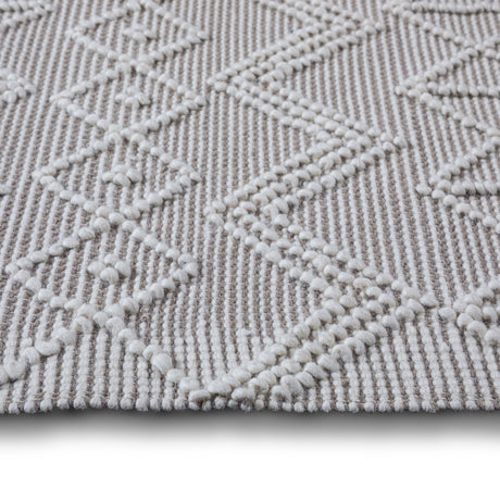 Orton - 6' X 9' Area Rug - Ivory / Taupe