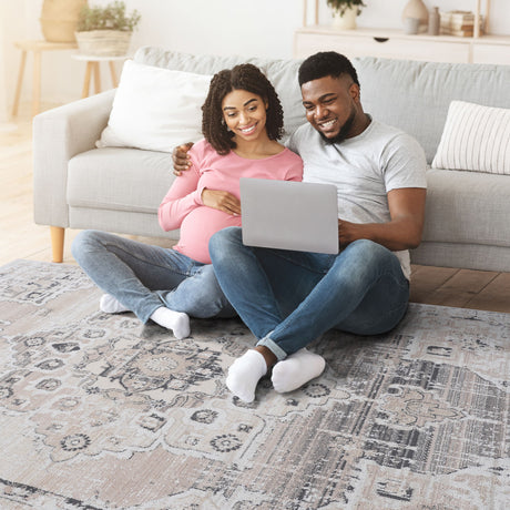 Payas - 6' X 9' Medallion Area Rug - Cream / Beige