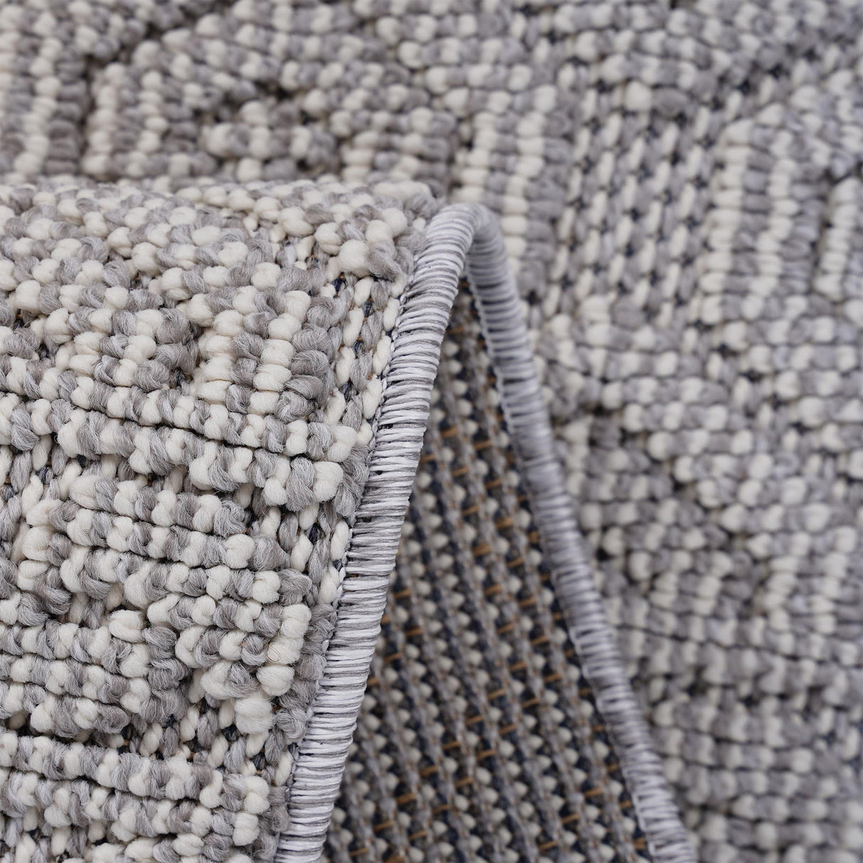 Guros - 6' X 9' Geometric Indoor / Outdoor Area Rug - White