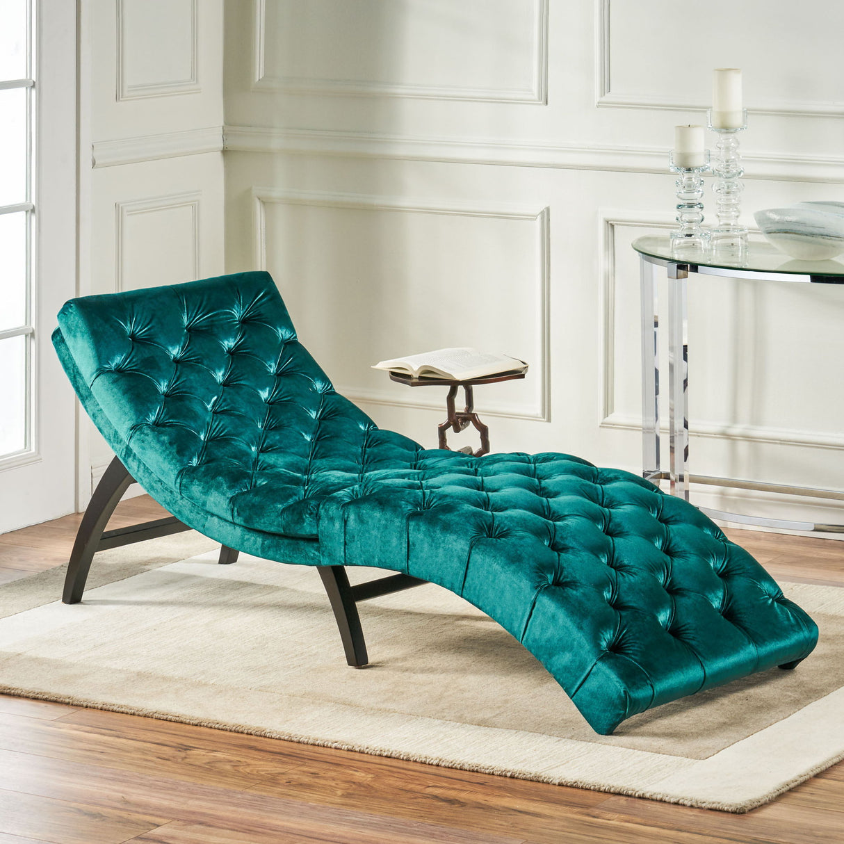 Elegant Tufted Chaise Lounge With Curved Design