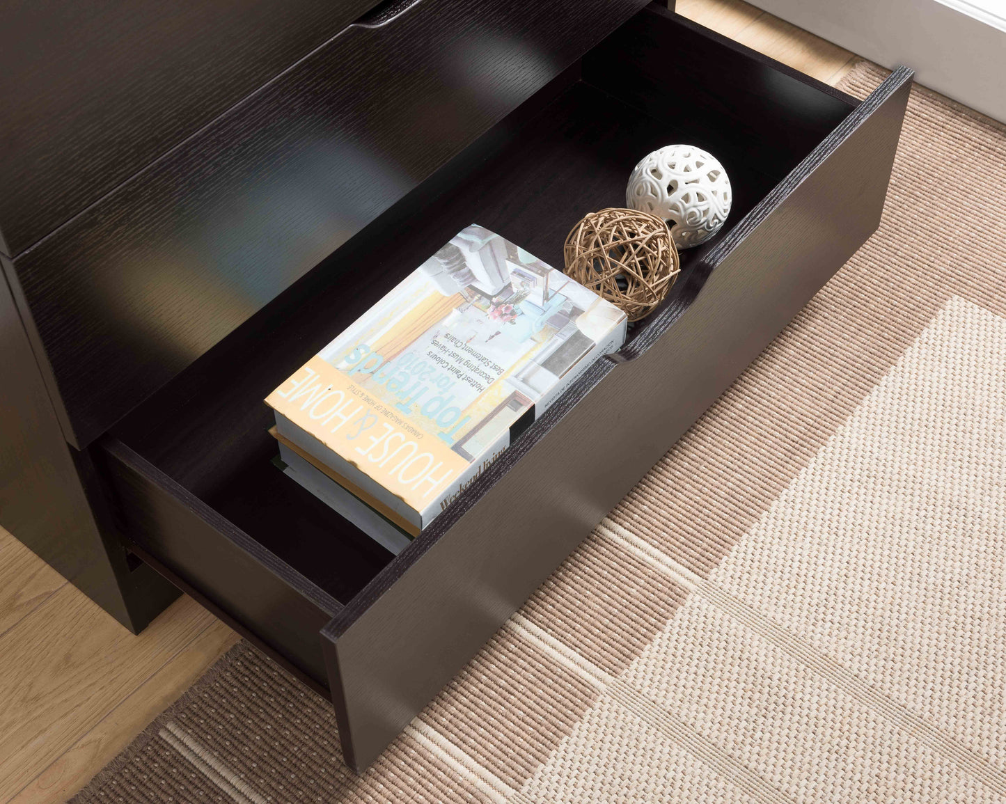 Modern Drawer Chest And Clothes Storage Cabinet With Metal Drawer Glides