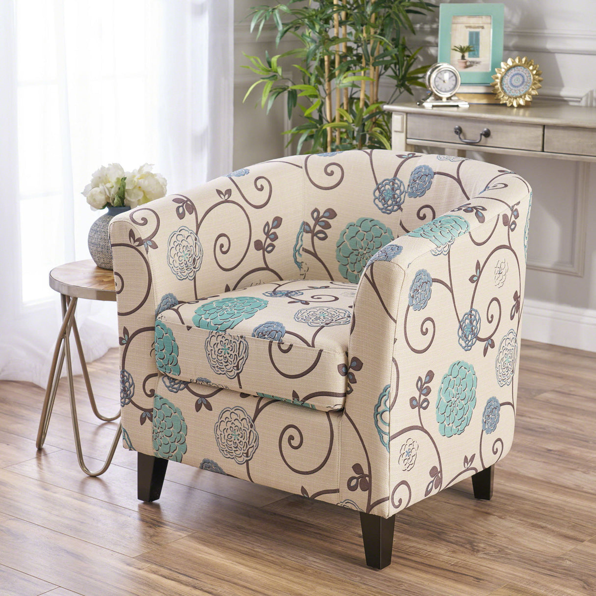 Comfort Club Chair With Solid Wood Legs